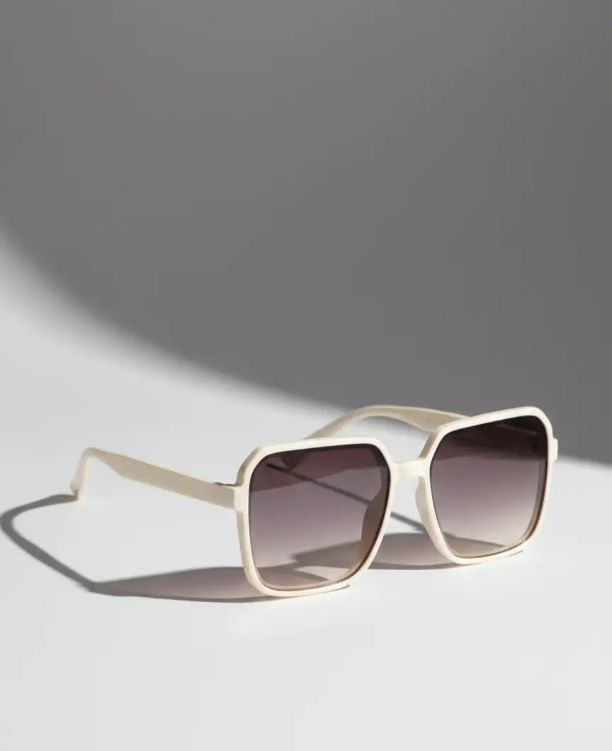 نظارة شمسية بلاستيكية 